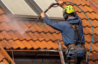 Démoussage et hydrofuge de toiture à Caharet